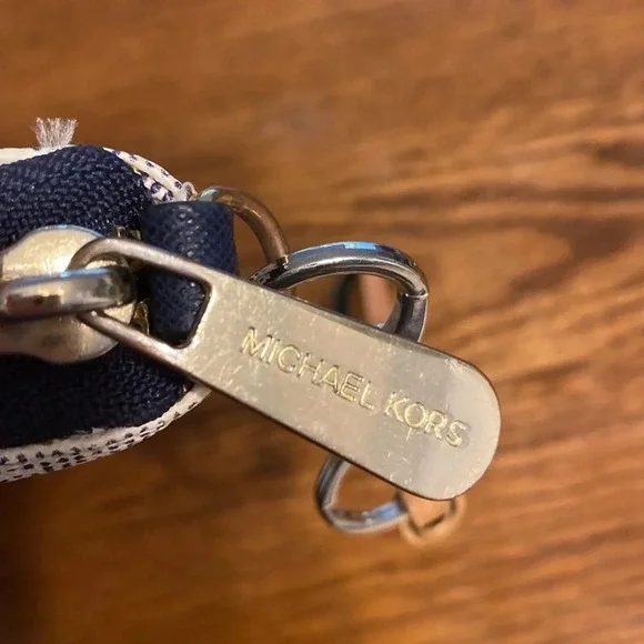 Michael Kors Wallet - Picture 9 of 9